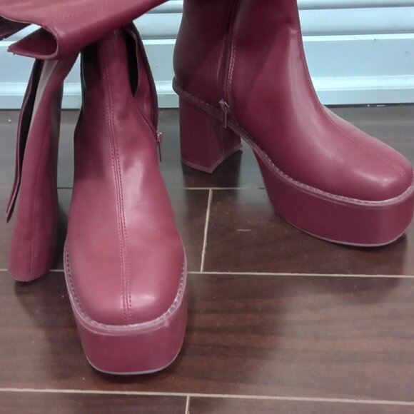 boots - Picture 2 of 3